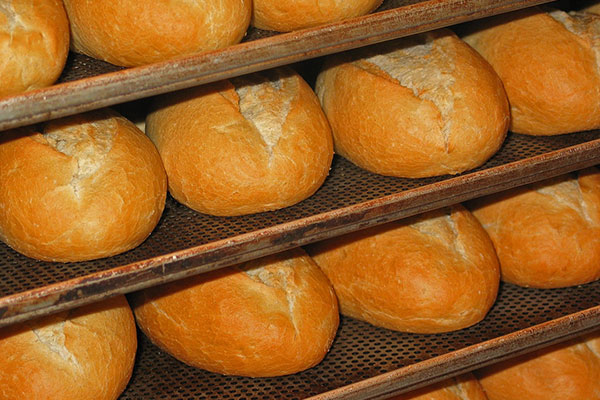 Bread in a bakery - learn about the regulation of food-grade lubricants in the Prospector Knowledge Center.